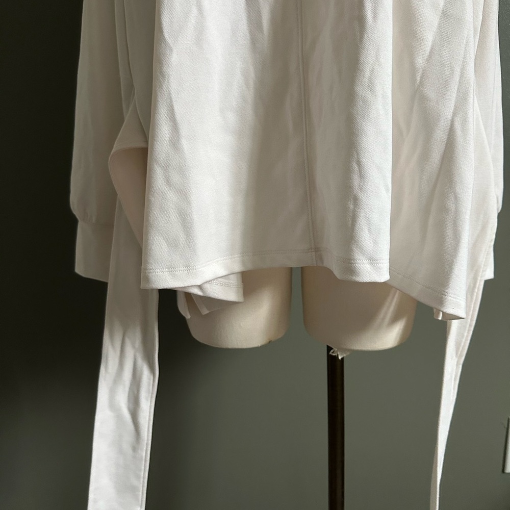 Liz Claiborne 2x Cream Women's Top with tie around waist - Picture 2 of 5